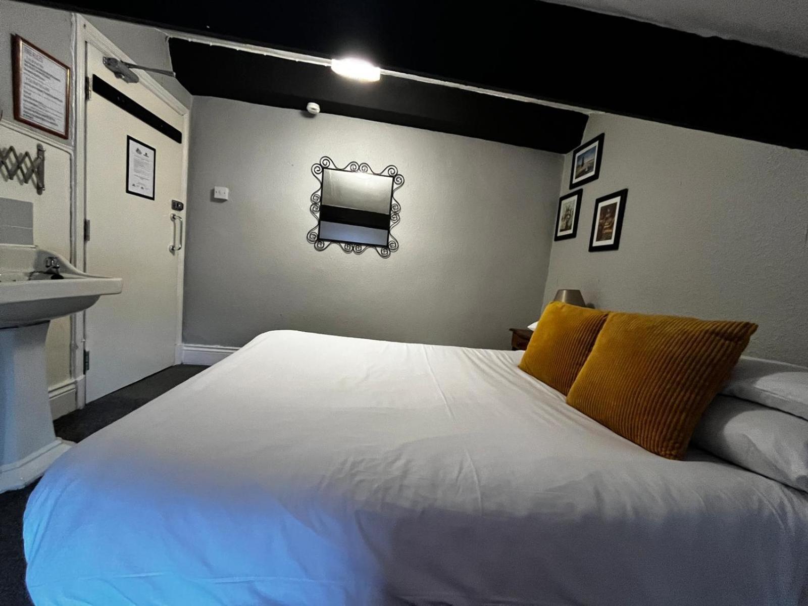 Black Bull Hotel รีธ ภายนอก รูปภาพ