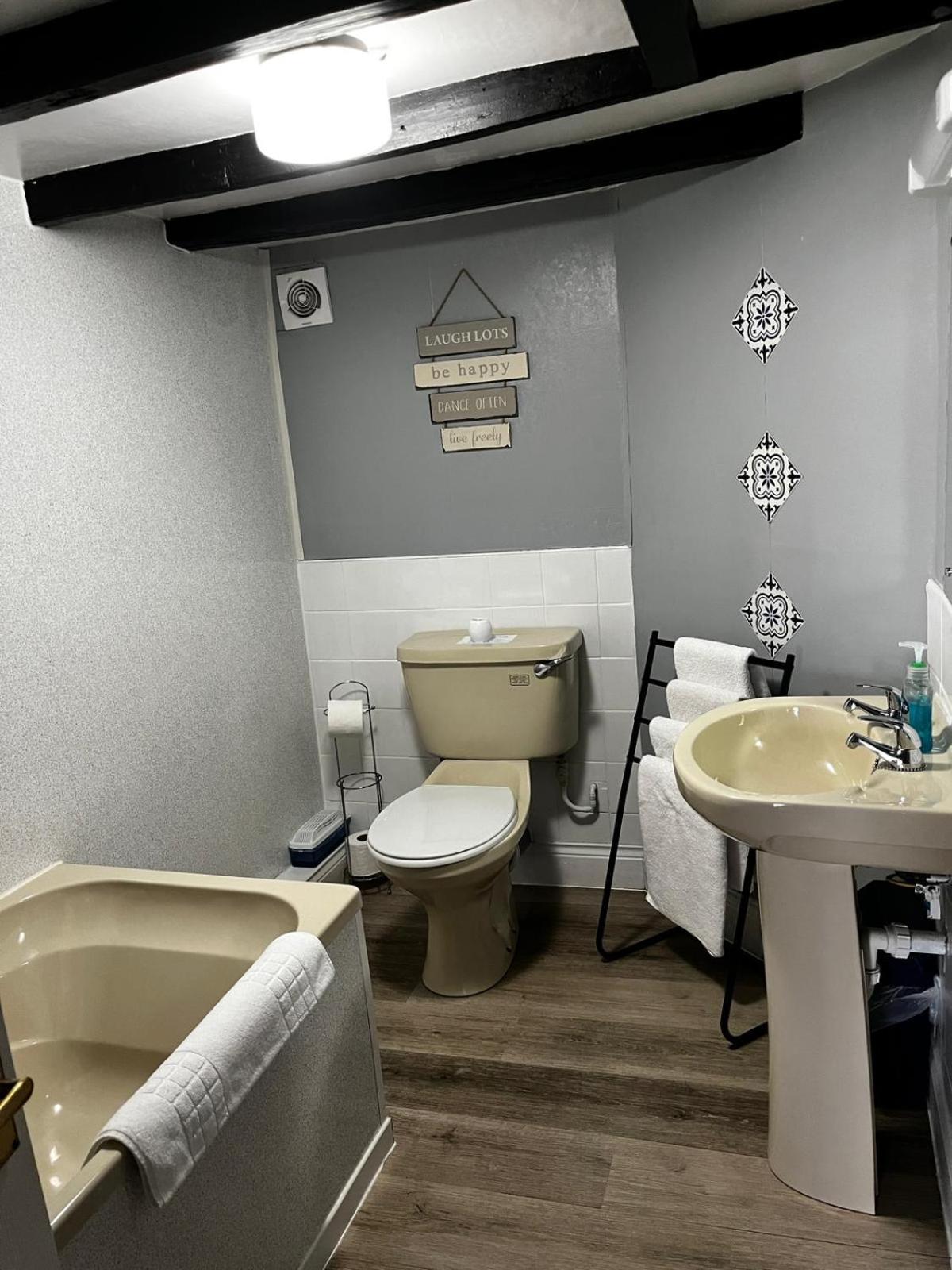 Black Bull Hotel รีธ ภายนอก รูปภาพ