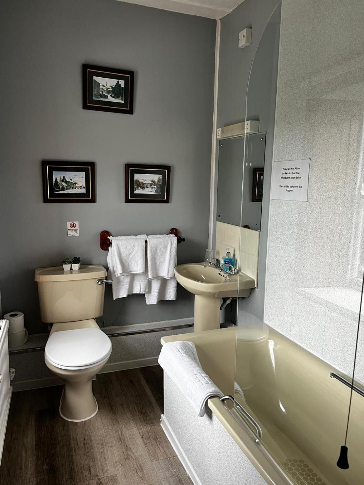 Black Bull Hotel รีธ ภายนอก รูปภาพ